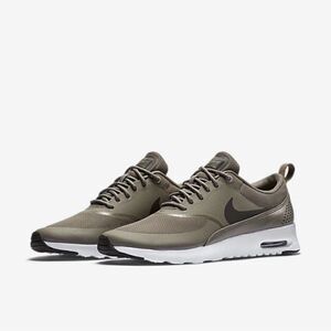 Nike air max Thea in iron, dark storm white